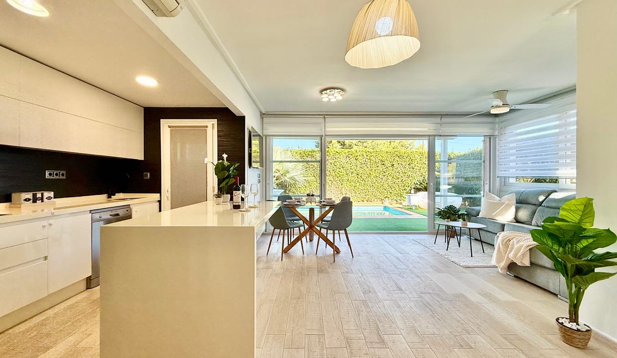 exclusive-4-bed-villa-open-plan-living-mar-menor-golf-resort-levante-properties-01-scaled