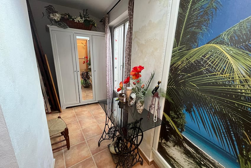 0a6f65f8-01e3-4a94-8879-7b6847319079