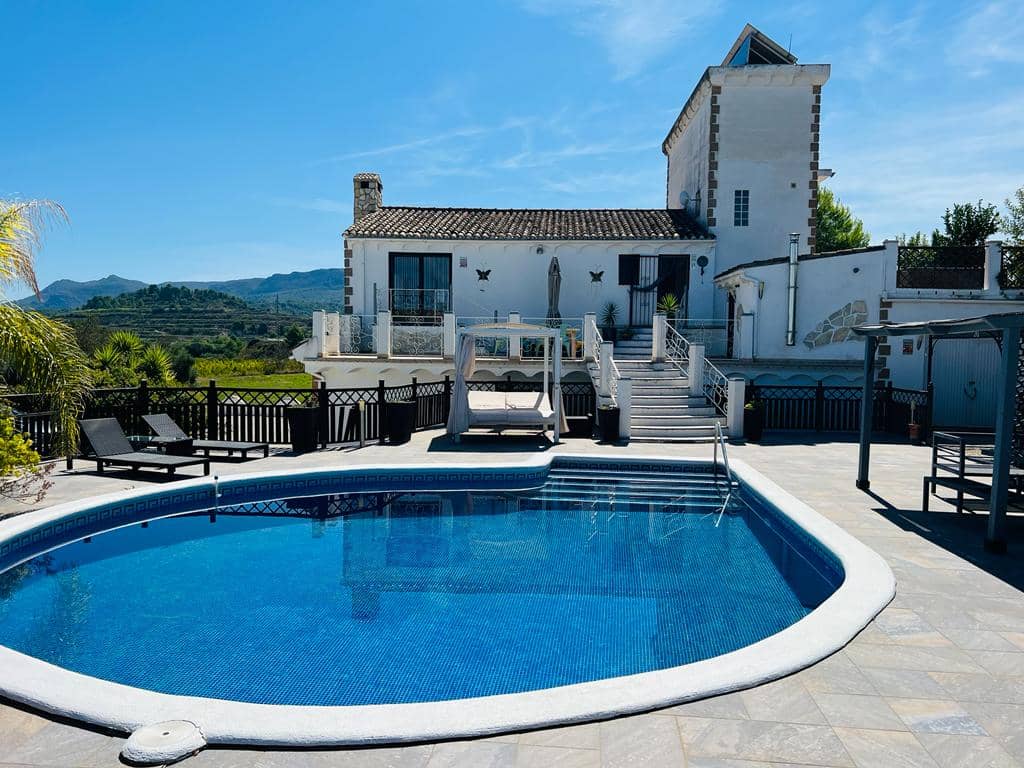 Magnificent Seven Bed Property in Oliva