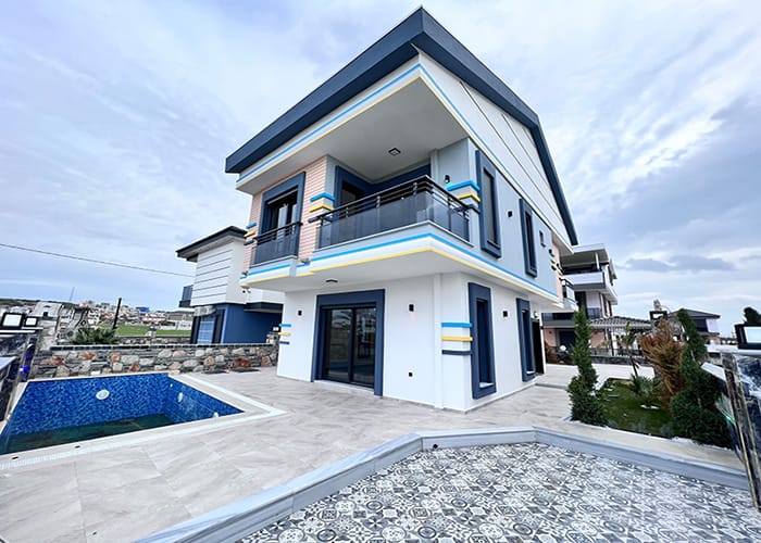 Five bedroom Villa Altinkum