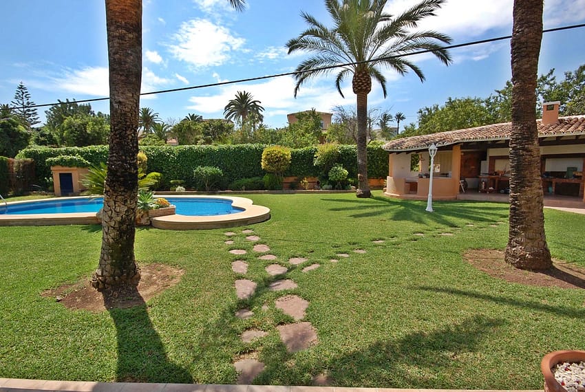 Garden and pool : Prestigio 5 habitaciones Villa PARA VENTA en Javea Castellans