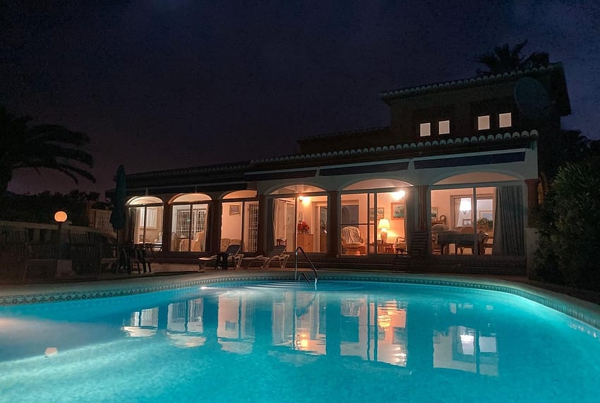 Villa_and_pool_nighttime_xlarge