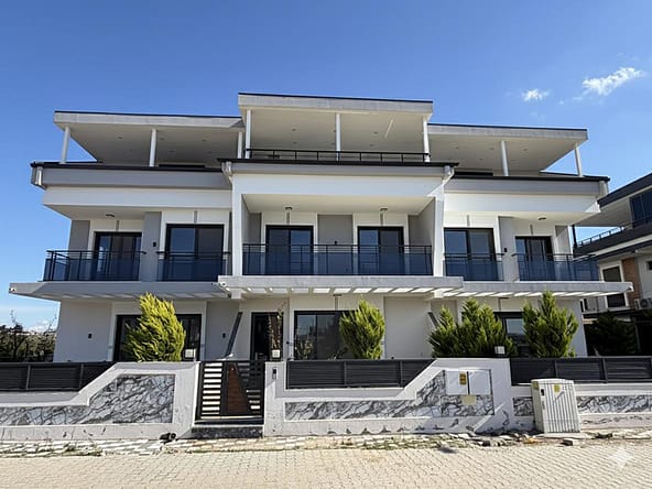 Row of Villas in Altinkum