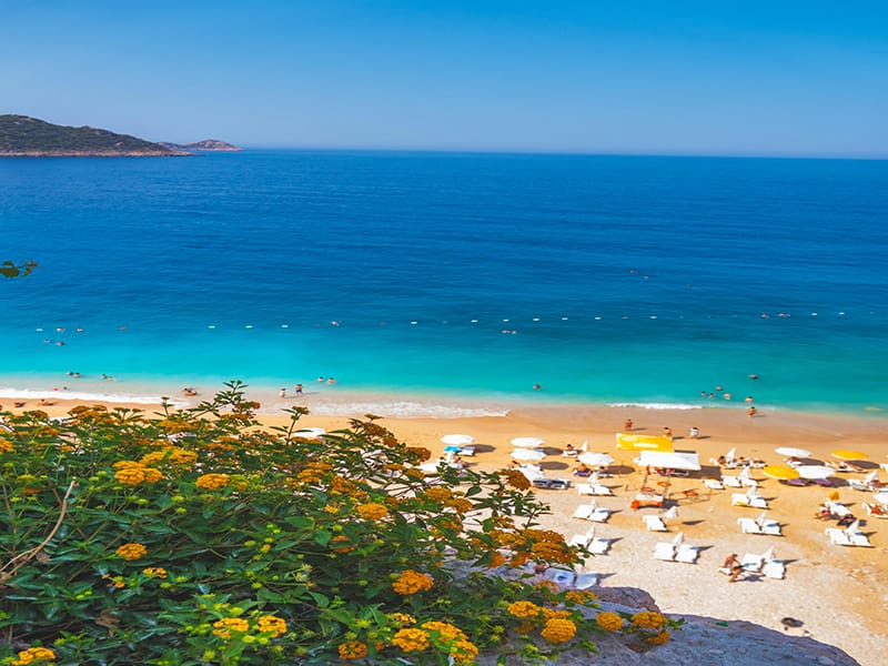 Foreigners living on the Turkish Med