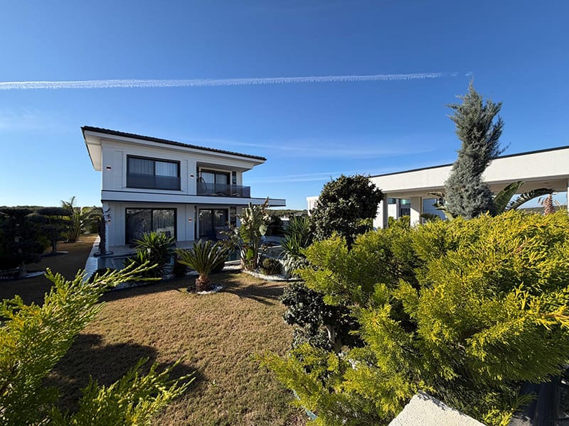 Altinkum Villa pool and gardens