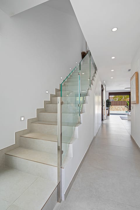 hh63389860-01-image-30