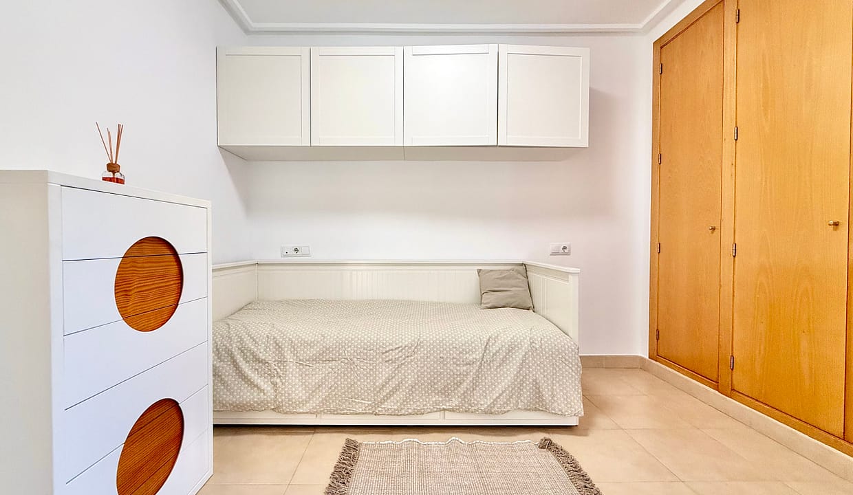 exclusive-4-bed-villa-bedroom-3-mar-menor-golf-resort-levante-properties-02-scaled