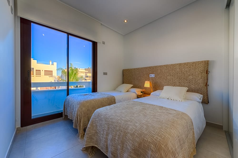 hh38832654-02-image-16