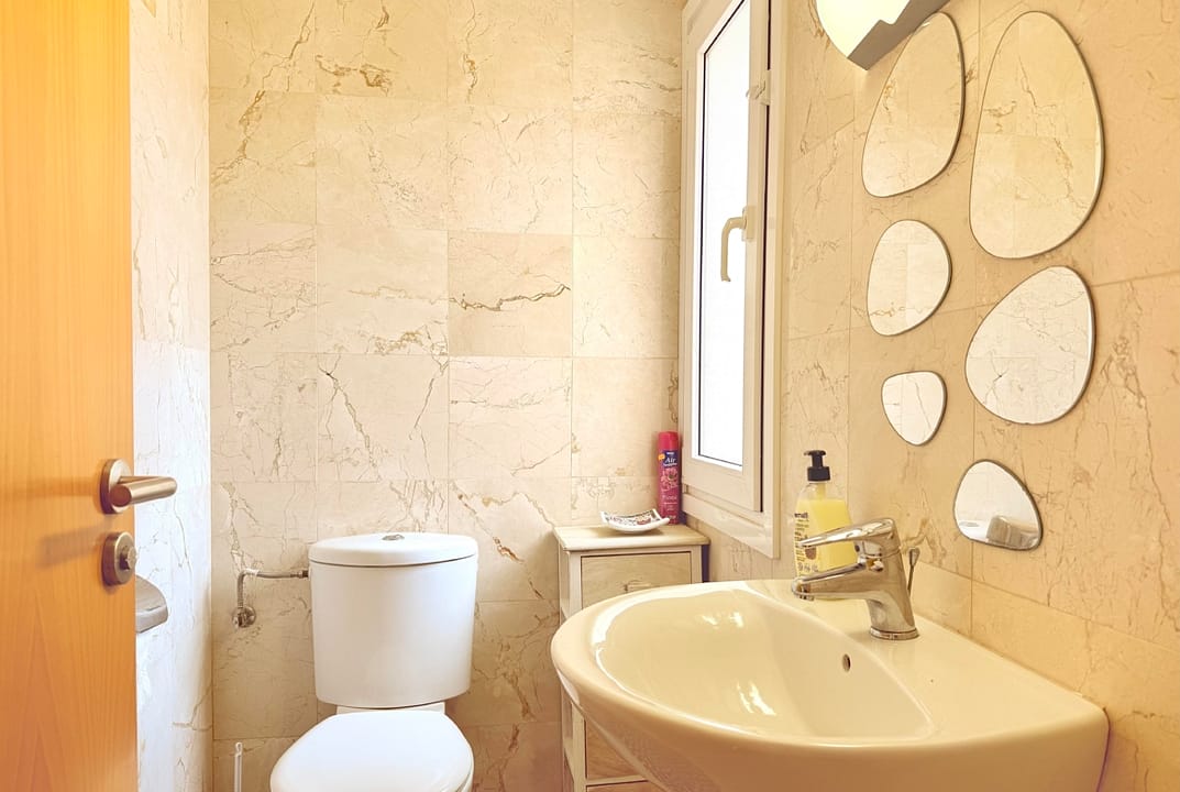 mar-menor-golf-resort-isla-grosa-guest-bathroom-ground-floor-levante-properties-1170x785