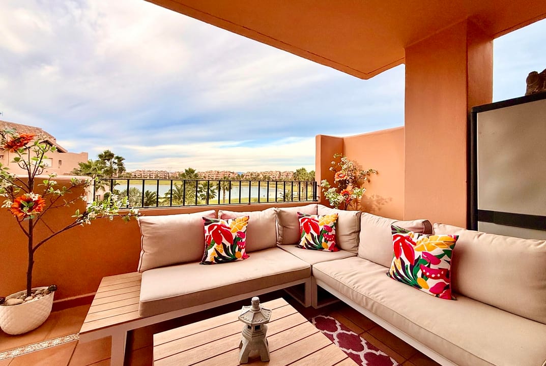 levante-properties-mar-menor-golf-resort-terrace-lake-view-01-1170x785