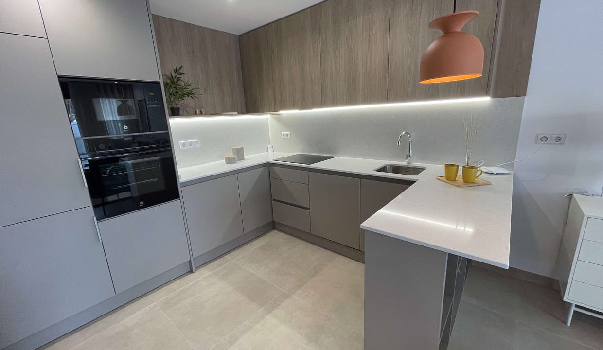 hh24380205-01-image-5