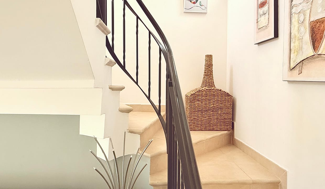 mar-menor-golf-resort-open-plan-living-area-isla-grosa-villa-levante-properties-04-scaled