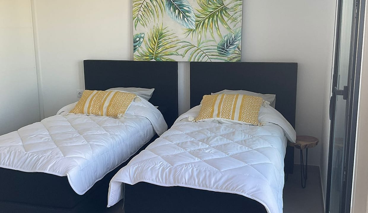 95f0a39a-062e-4679-b824-184eb46f0f70 (002)