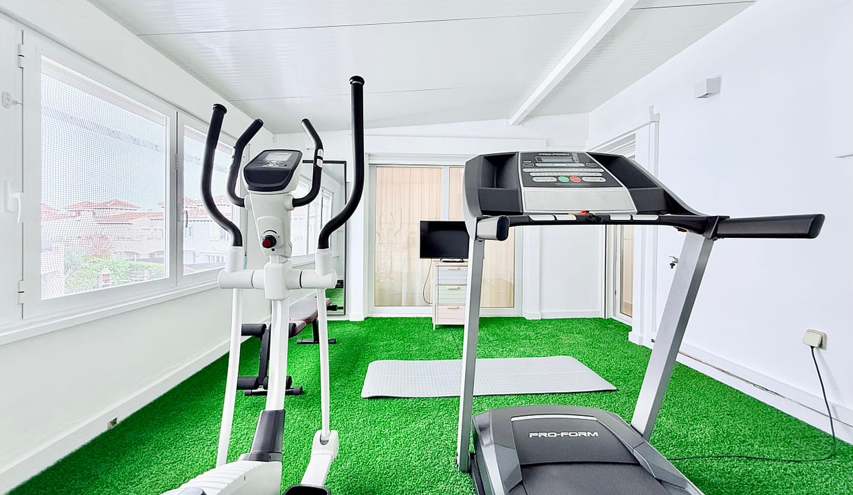 private-gym-baron-villa-mar-menor-golf-resort-levante-properties-02-scaled