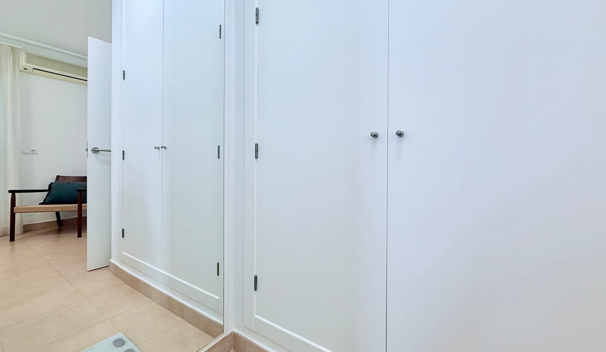 master-bedroom-baron-villa-mar-menor-golf-resort-levante-properties-03-scaled