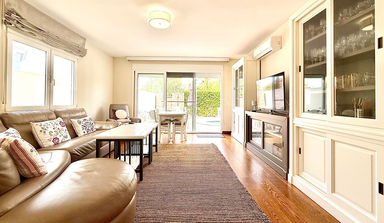 levante-properties-baron-villa-living-dining-area-mar-menor-golf-resort-01-scaled