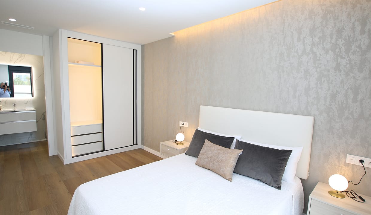 hh79845964-01-image-7