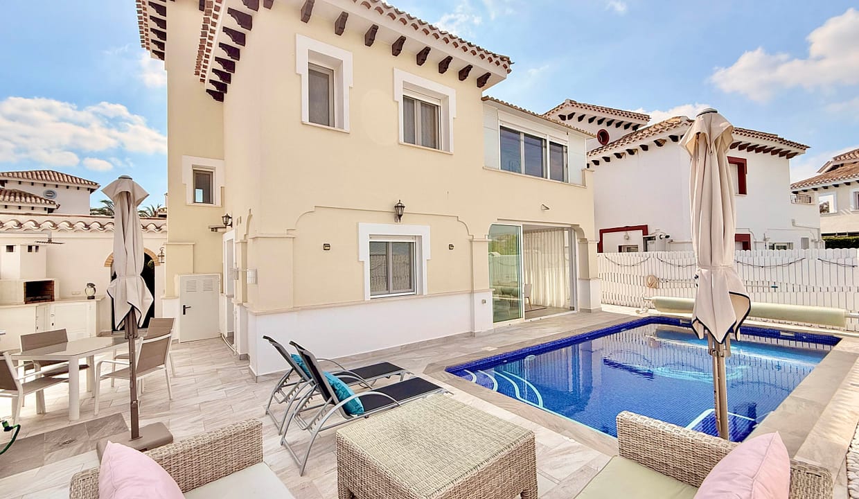 heated-pool-baron-villa-mar-menor-golf-resort-levante-properties-01-scaled