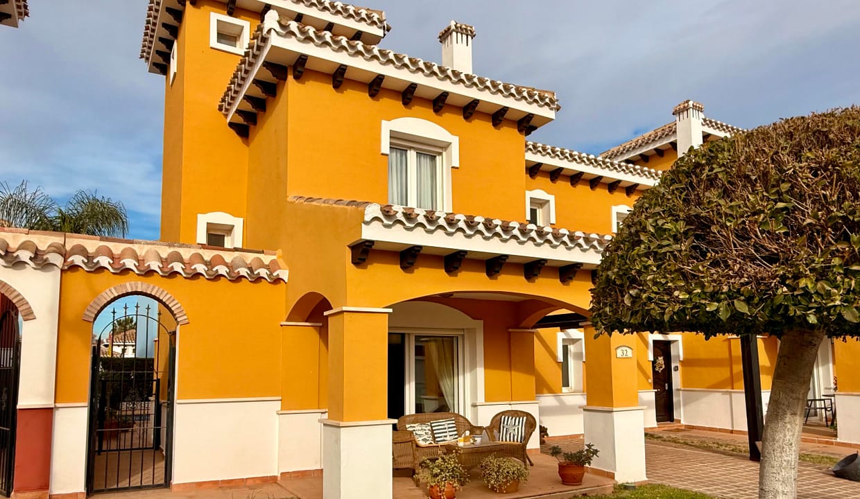 mar-menor-golf-resort-isla-grosa-villa-front-elevation-levante-properties-02-scaled