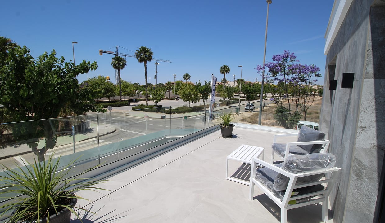 hh79845964-01-image-27