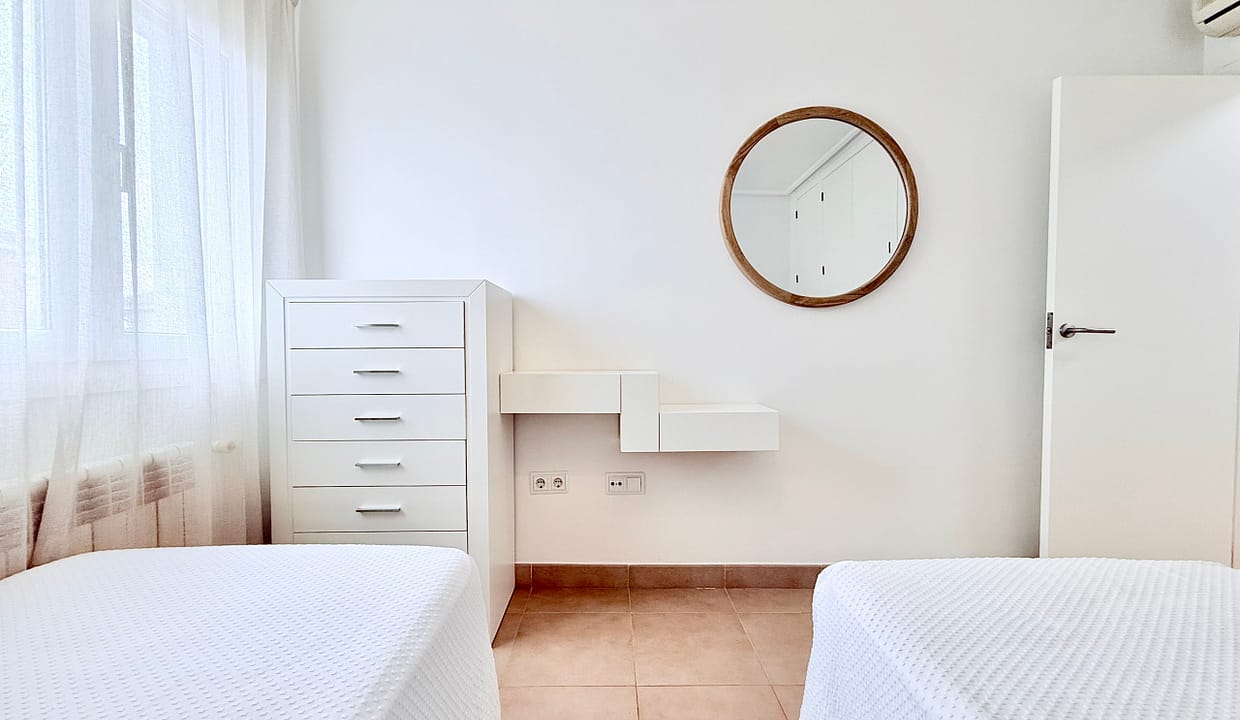 mar-menor-golf-resort-baron-villa-guest-bedroom-levante-properties-04-scaled