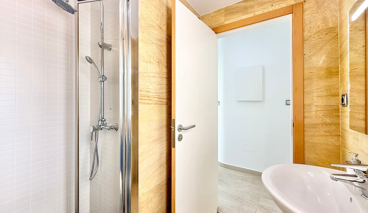 exclusive-4-bed-villa-ground-floor-shower-room-mar-menor-golf-resort-levante-properties-02-scaled