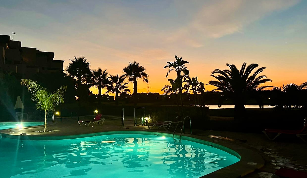 communal-pool-area-mar-menor-golf-resort-levante-properties-01