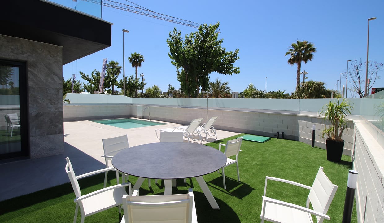 hh79845964-01-image-18