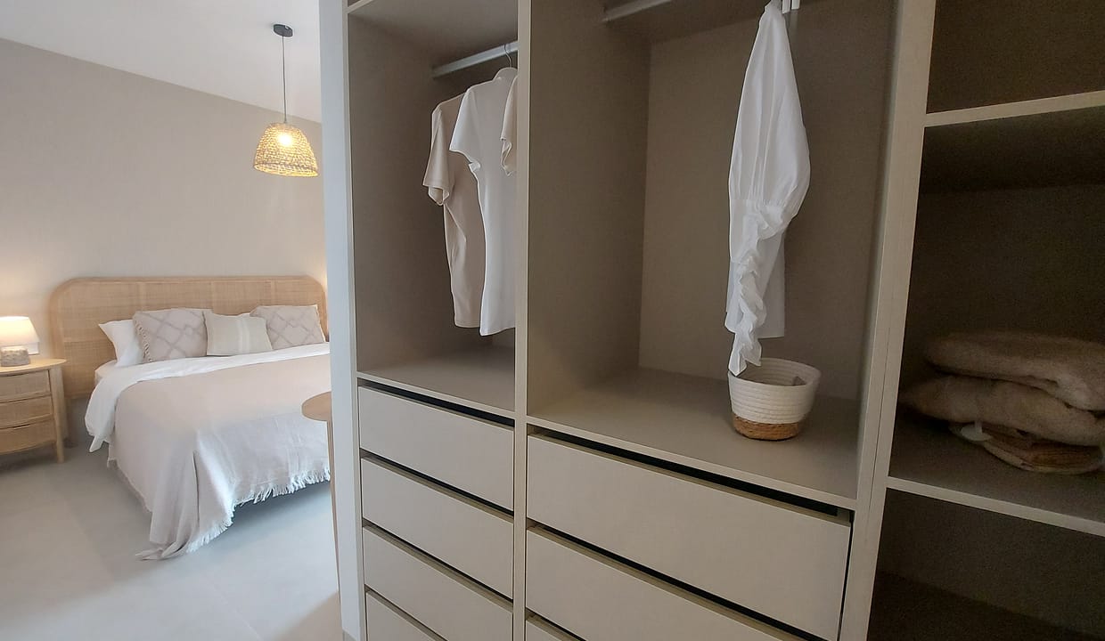 hh67925010-07-image-40