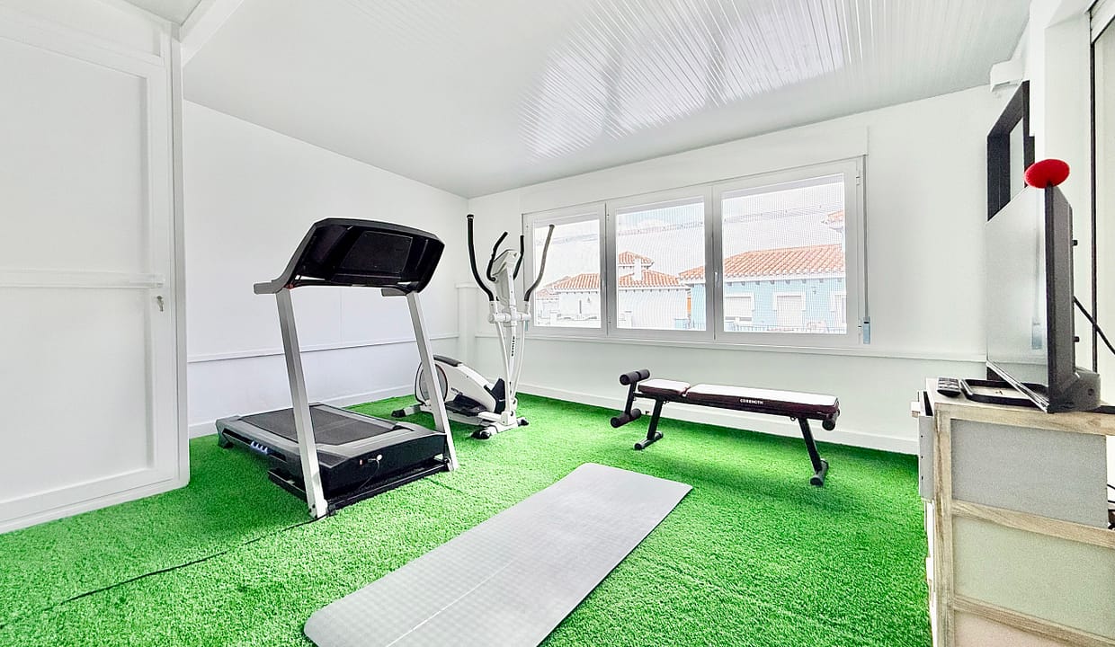 private-gym-baron-villa-mar-menor-golf-resort-levante-properties-01-scaled