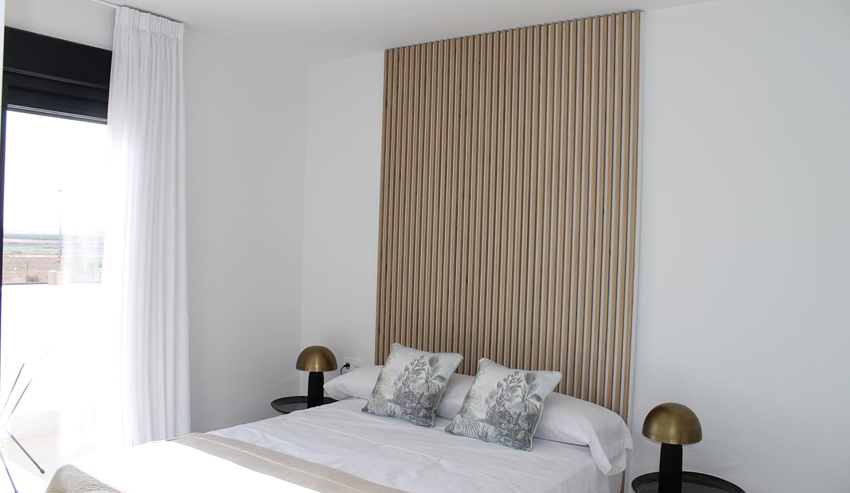 hh73940783-03-image-24