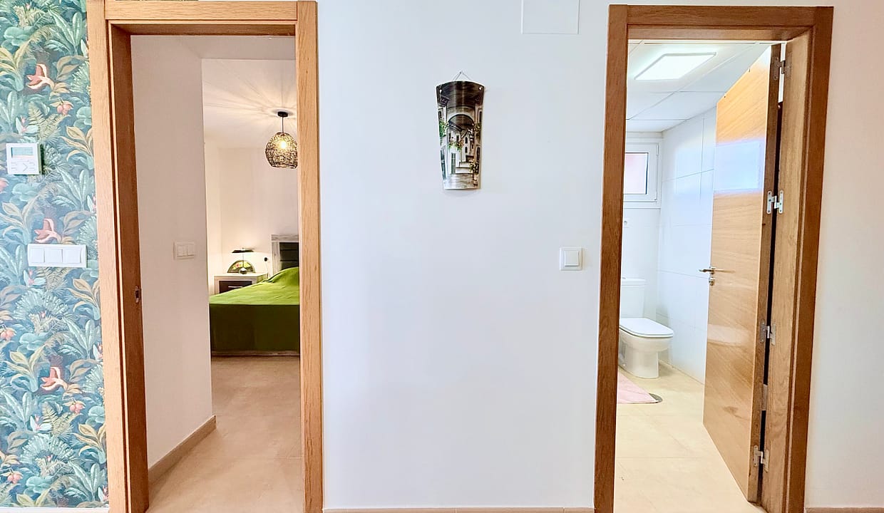 modern-1-bedroom-apartment-bedroom-mar-menor-golf-resort-levante-properties-01-scaled