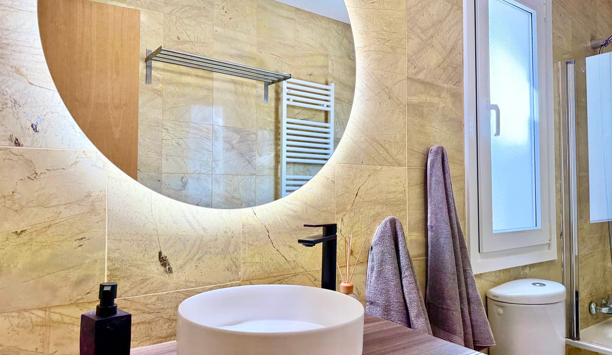 exclusive-4-bed-villa-family-bathroom-mar-menor-golf-resort-levante-properties-01-scaled