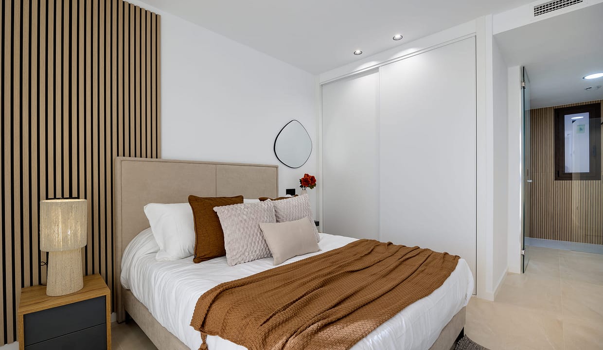 hh40379092-04-image-45