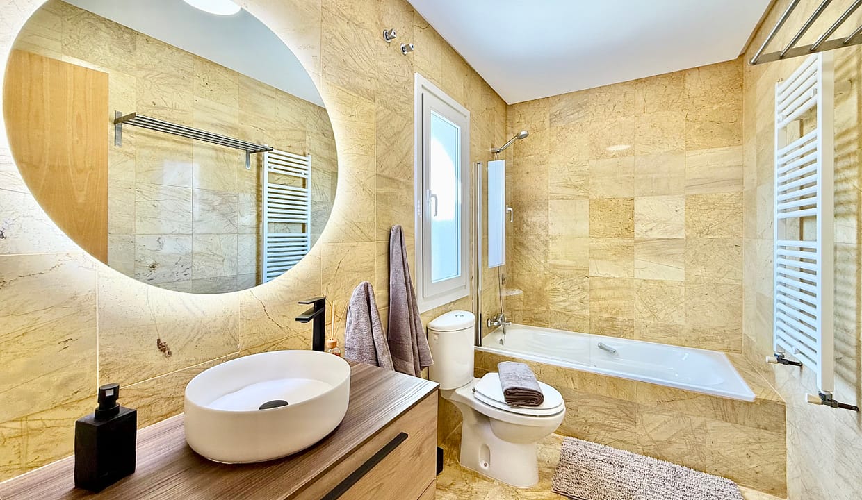 exclusive-4-bed-villa-family-bathroom-mar-menor-golf-resort-levante-properties-02-scaled