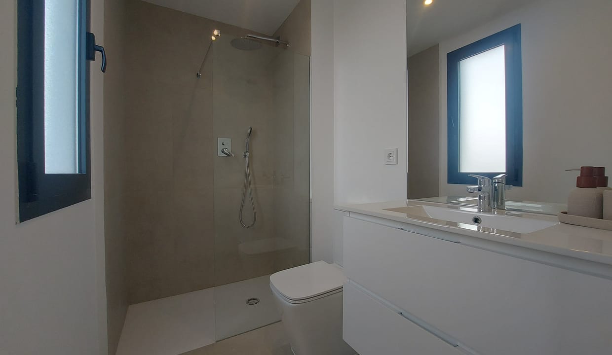 hh67925010-03-image-41