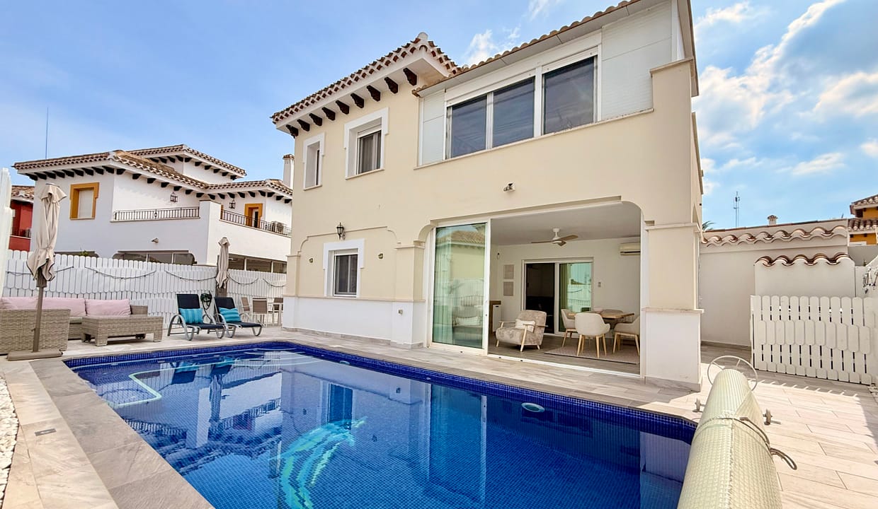 heated-pool-baron-villa-mar-menor-golf-resort-levante-properties-02-scaled