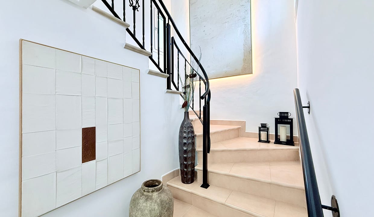 mar-menor-golf-resort-baron-villa-staircase-levante-properties-03-scaled