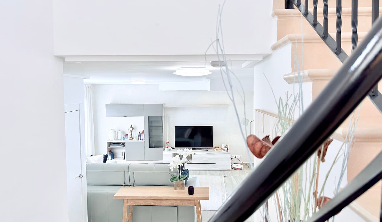 mar-menor-golf-resort-baron-villa-staircase-levante-properties-02-scaled