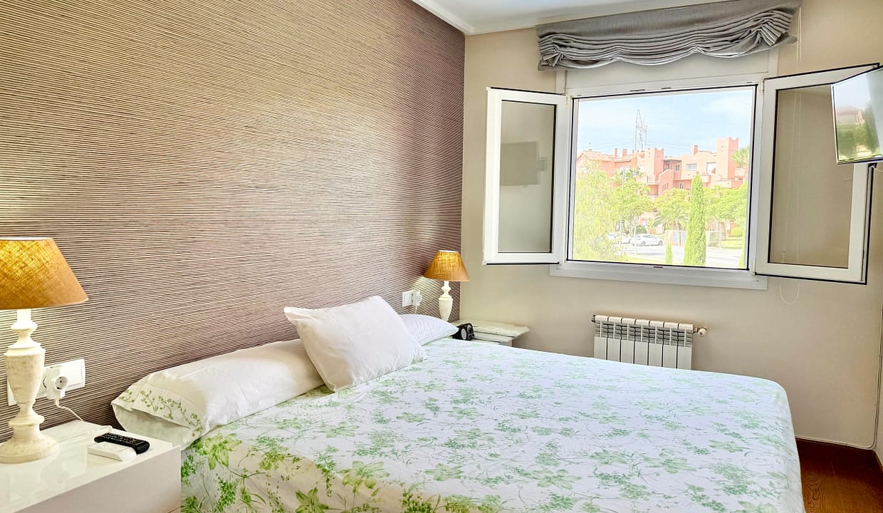 levante-properties-baron-villa-master-bedroom-ensuite-mar-menor-golf-resort-03-scaled