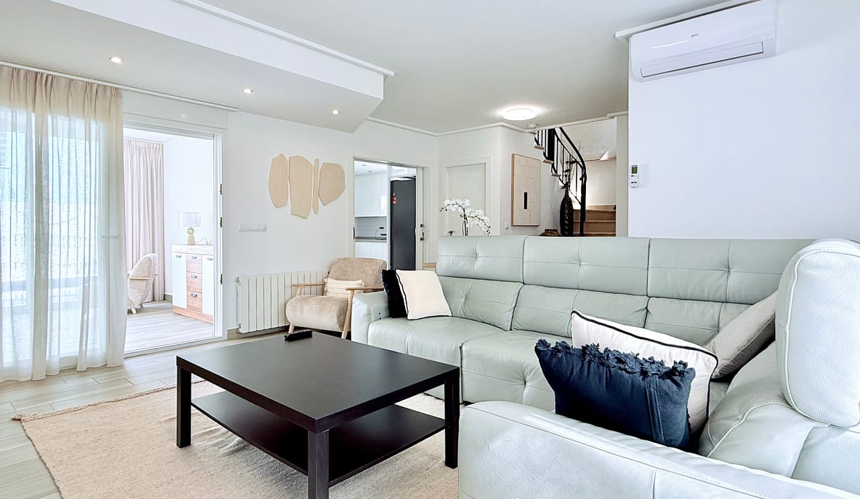 mar-menor-golf-resort-villa-living-room-levante-properties-01-scaled
