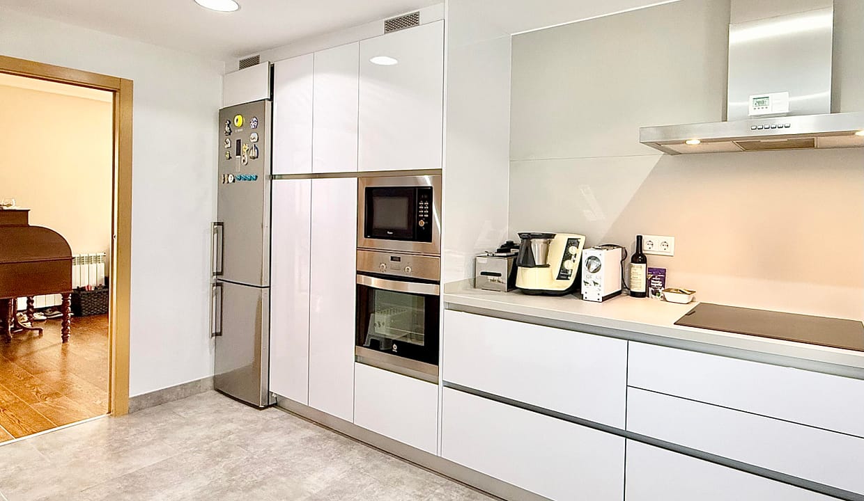 levante-properties-baron-villa-kitchen-modern-upgraded-mar-menor-golf-resort-04-scaled