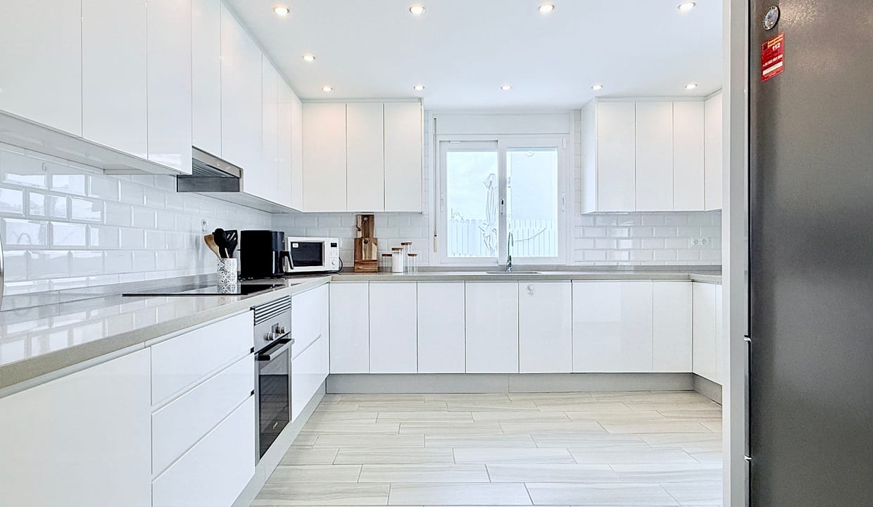 modern-kitchen-baron-villa-mar-menor-golf-resort-levante-properties-04-scaled