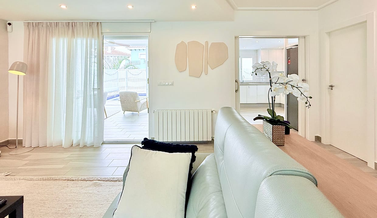 mar-menor-golf-resort-villa-living-room-levante-properties-02-scaled