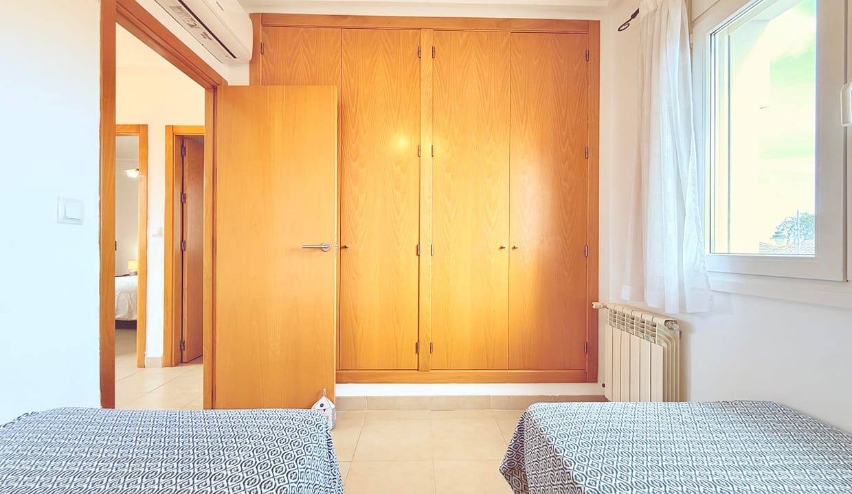 mar-menor-golf-resort-isla-grosa-second-double-bedroom-levante-properties-01-scaled