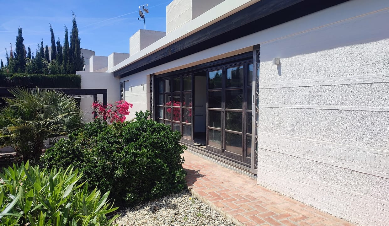 31059-villa-for-sale-in-peraleja-golf-resort-25258389-large
