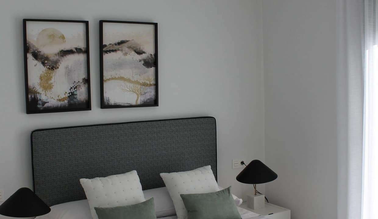 hh73940783-03-image-34