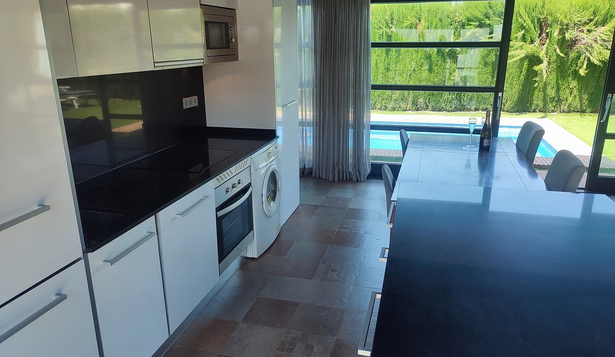 31059-villa-for-sale-in-peraleja-golf-resort-25258377-large