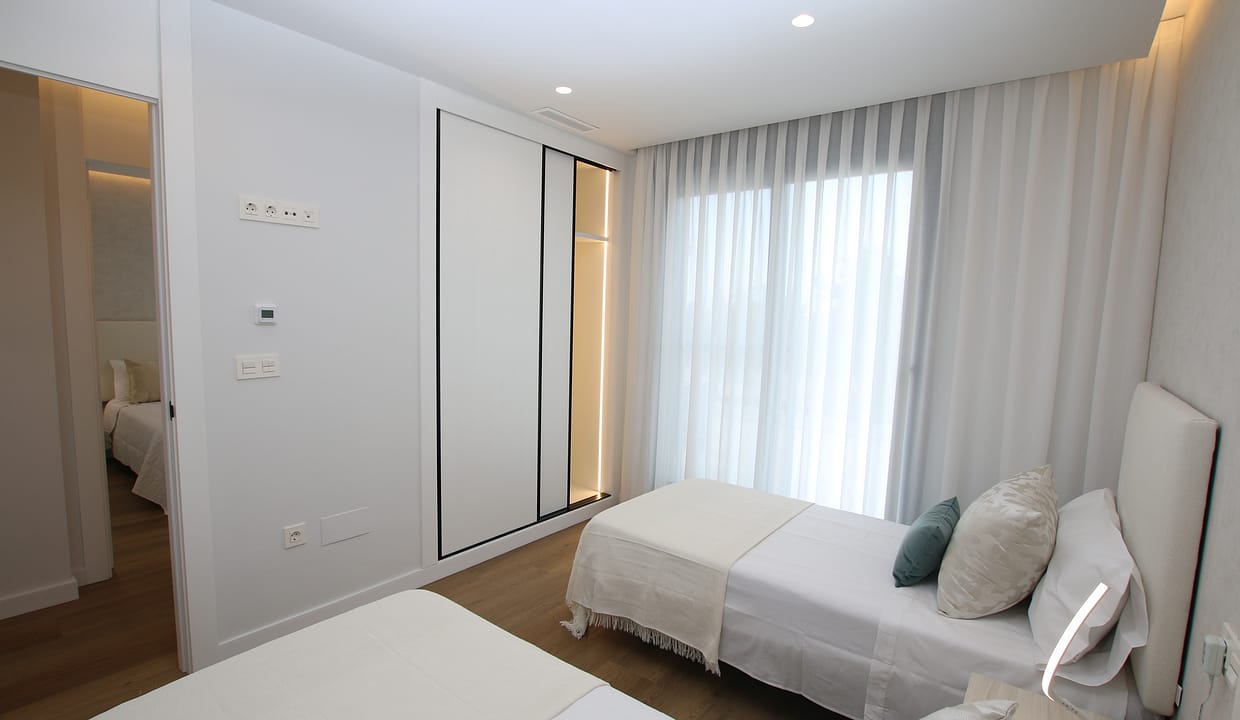 hh79845964-01-image-5