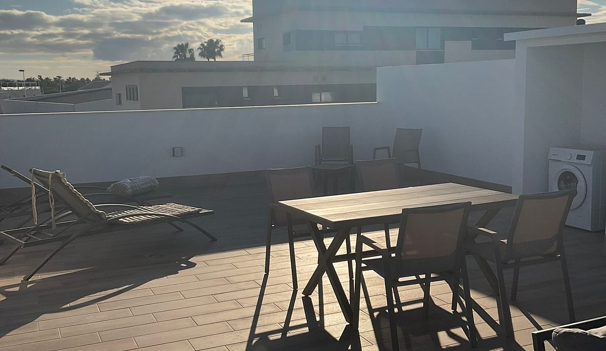 5a4aa744-050d-491b-bfec-6ad11a58f2ba (002)